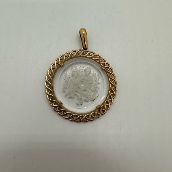 Vintage Trifari gold tone and etched glass Gemini twins pendant - Picture 2 of 6